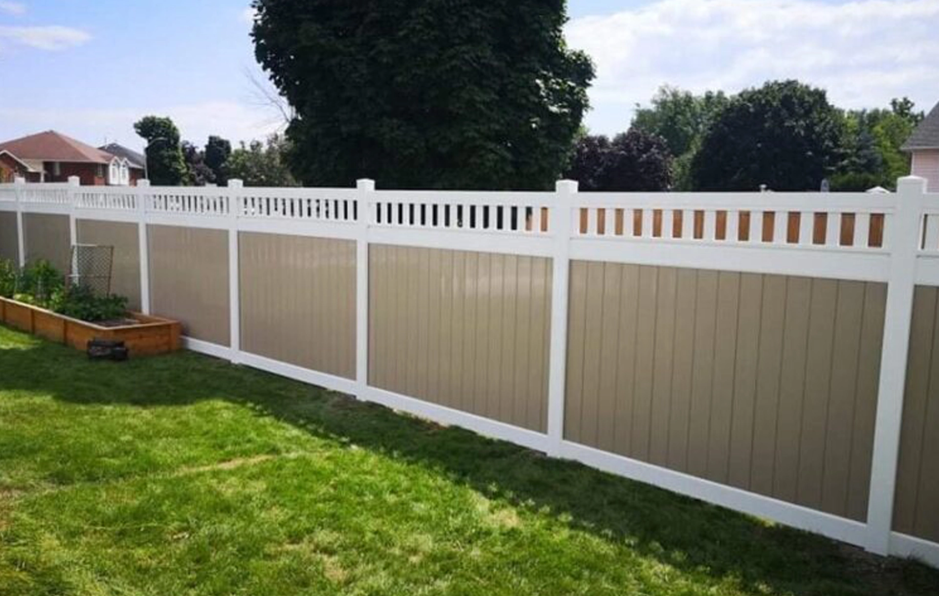 Commercial vinyl privacy fence installation in South Florida